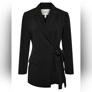 Blazer YAS size 6
